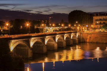 Fototapeta na wymiar Old bridge in Toulouse