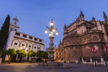 Fototapeta premium Seville Cathedral at night