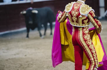 Cercles muraux Tauromachie Torero dans une arène.