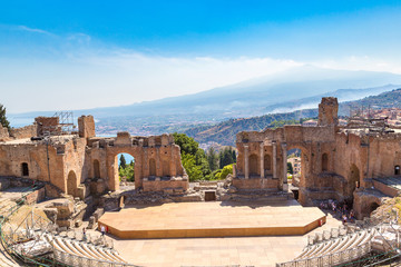 Obraz premium Ancient Greek theater in Taormina, Sicily