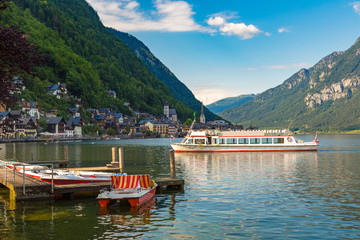 Fototapeta na wymiar Ship on Hallstatt lake, Austria