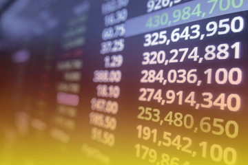 Obraz premium Stock market graph and ticker with blue screen for stock exchange analysis