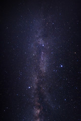 Obraz premium wyraźnie galaktyka Drogi Mlecznej z gwiazdami i kosmicznym pyłem we Wszechświecie