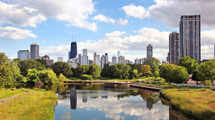 Naklejka premium Skyline Chicago od Northside patrząc na południe w kierunku miasta.