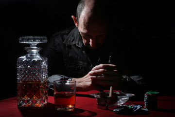 man smoke pipe and play poker