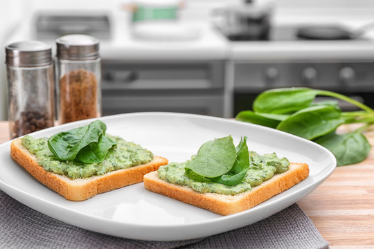 Bread with tasty spinach sauce on table