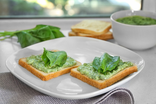 Bread with tasty spinach sauce on table