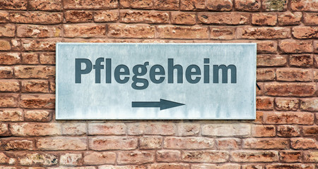 Fototapeta na wymiar Schild 225 - Pflegeheim