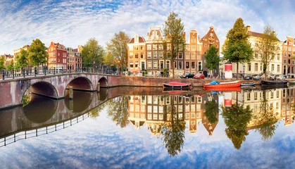 Papier Peint photo Amsterdam Le canal d& 39 Amsterdam abrite des reflets vibrants, Pays-Bas, panorama