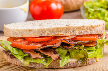 BLT sandwich with lettuce