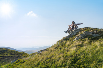 Obraz premium Mother and baby are relax on the mountain and enjoying view of nature
