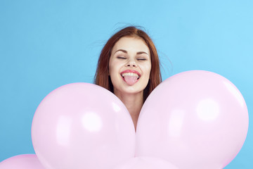 Naklejka premium Woman holding balloons, smiling