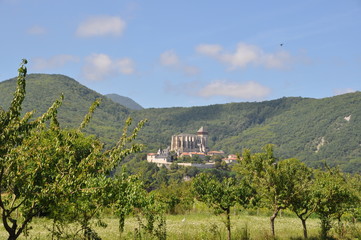 Naklejka premium Au pied des Pyrénées : Saint Bertrand de Comminges