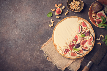 Delicious Tart with fresh figs