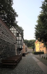 Typisch Neubrandenburg: Stadtmauer mit Wiekhäusern (Stadtseite am Neuen Tor)