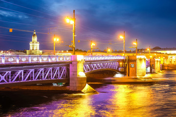 Fototapeta na wymiar Sankt-Peterburg, Russia - August, 19, 2017: Neva river and Dvorcoviy bridge in Sankt-peterburg