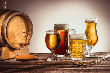barrel and glasses of beer