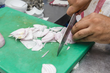 Cutting the onion into slices.