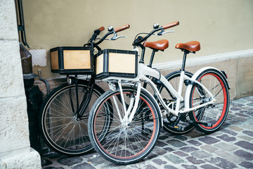 Naklejka na ściany i meble City bicycle parked against the wall.