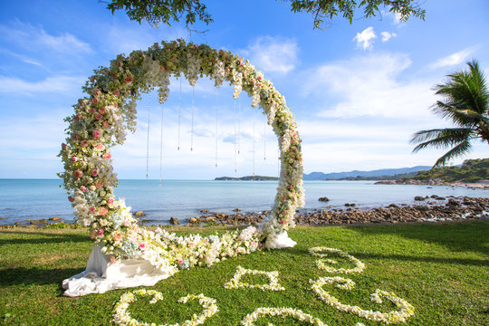 Forged wedding arch. Wedding on the sea