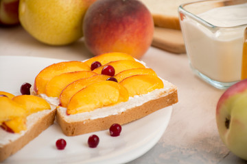 Sandwiches with peaches