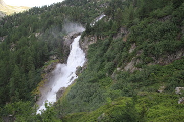 Fototapeta na wymiar cascades su Ruitor, La Thuile, Italie