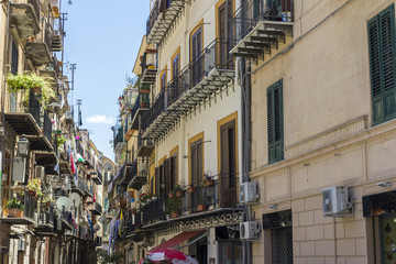 Fototapeta na wymiar Narrow street in Palermo, Italy