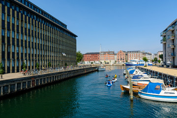 Obraz premium Children are kayaking in a water canal in Copenhagen, Denmark