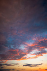 Obraz premium Dramatic clouds before the rain at sunset.