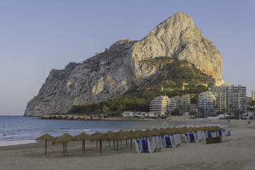 Playa de La Fossa y Peñón de Ifach (Calpe, Alicante - España).