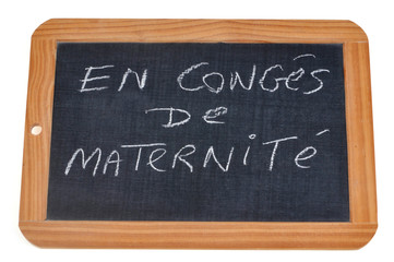 Obraz premium Ardoise sur laquelle est écrit en congés de maternité 