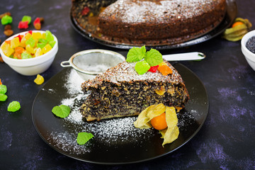 Poppy pie with raisins and candied fruits