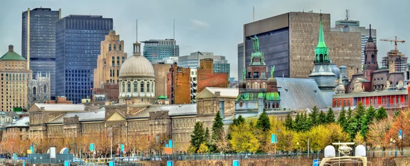 Poster Panoramisch uitzicht op het oude Montreal met Bonsecours Market - Canada © Leonid Andronov