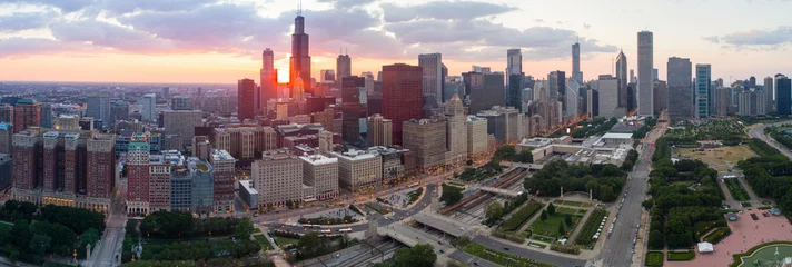 Rolgordijnen Aerial photo Downtown Chicago at sunset © Felix Mizioznikov