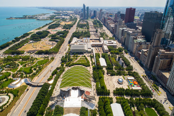 Aerial image of Millennium Park Downtown Chicago - obrazy, fototapety, plakaty