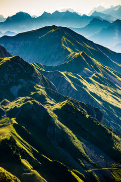 Berge am Morgen vom Brienzer Rothorn Richtung Br&uuml;nig, Berner Oberland, Alpen, Schweiz