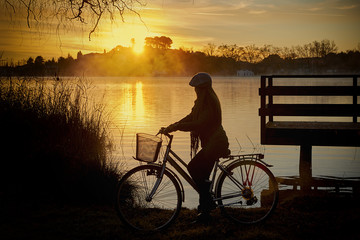 Amanecer en el lago