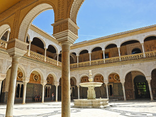 Fototapeta na wymiar Casa de Pilatos, palacios de Sevilla, España