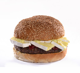 Hamburguesa con queso brie.