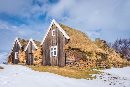 h&oacute;lar home Iceland house
