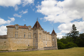 Fototapeta na wymiar castle of Cazeneuve in the south west of France