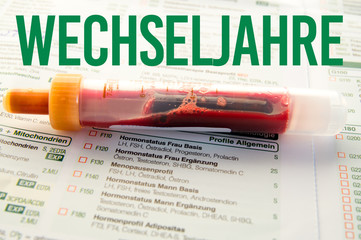 Wechseljahre / Blutprobe auf Laborzettel