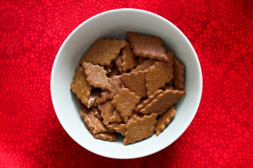 Fototapeta na wymiar Bow of gingerbread cookies