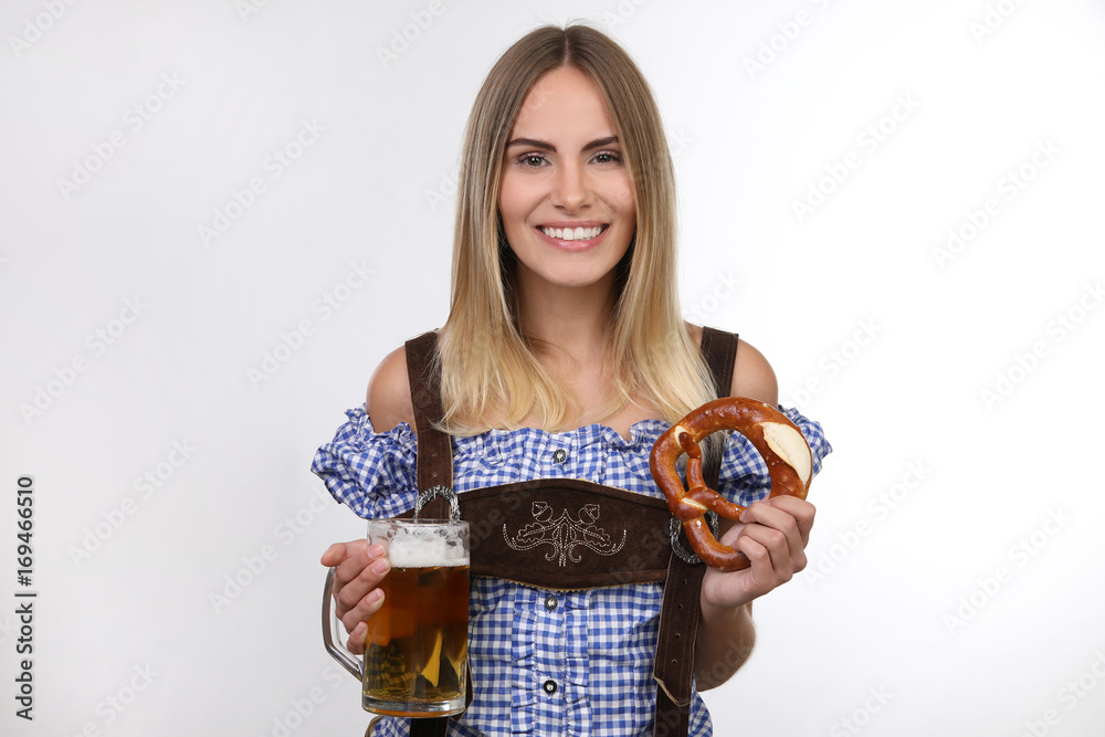 Wall mural Hübsche blonde Frau mit Brezel und Bierkrug