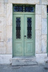 Fototapeta na wymiar Hübsche grüne Eingangstür