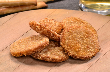 Bocadillos de pollo empanado.