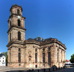 Fototapeta na wymiar Westseite und Turm der Ludwigskirche in Saarbrücken