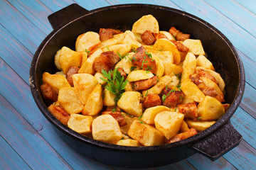 Pan-fried potato and meat