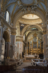 Fototapeta na wymiar Altare di abbazia
