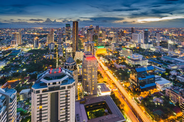 Naklejka premium Bangkok night cityscape with modern buildings